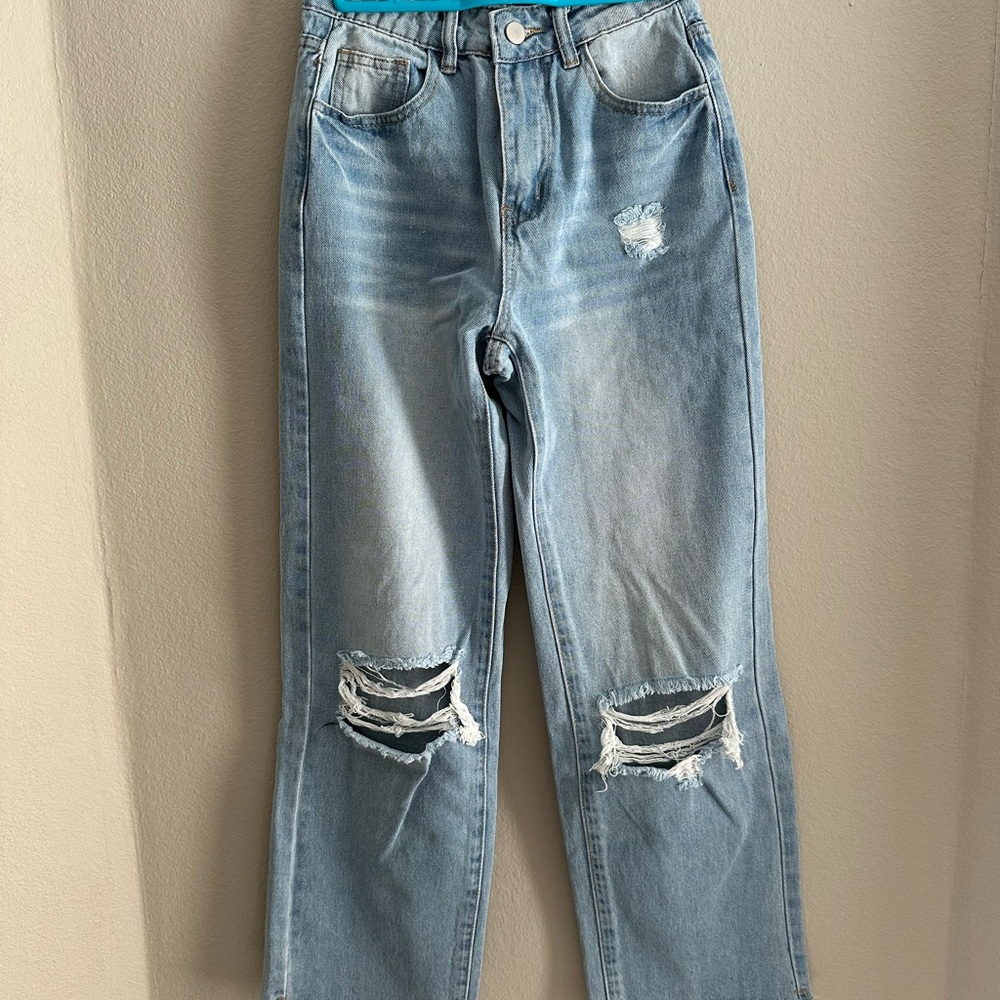 Women’s Straight Leg Distressed Jeans